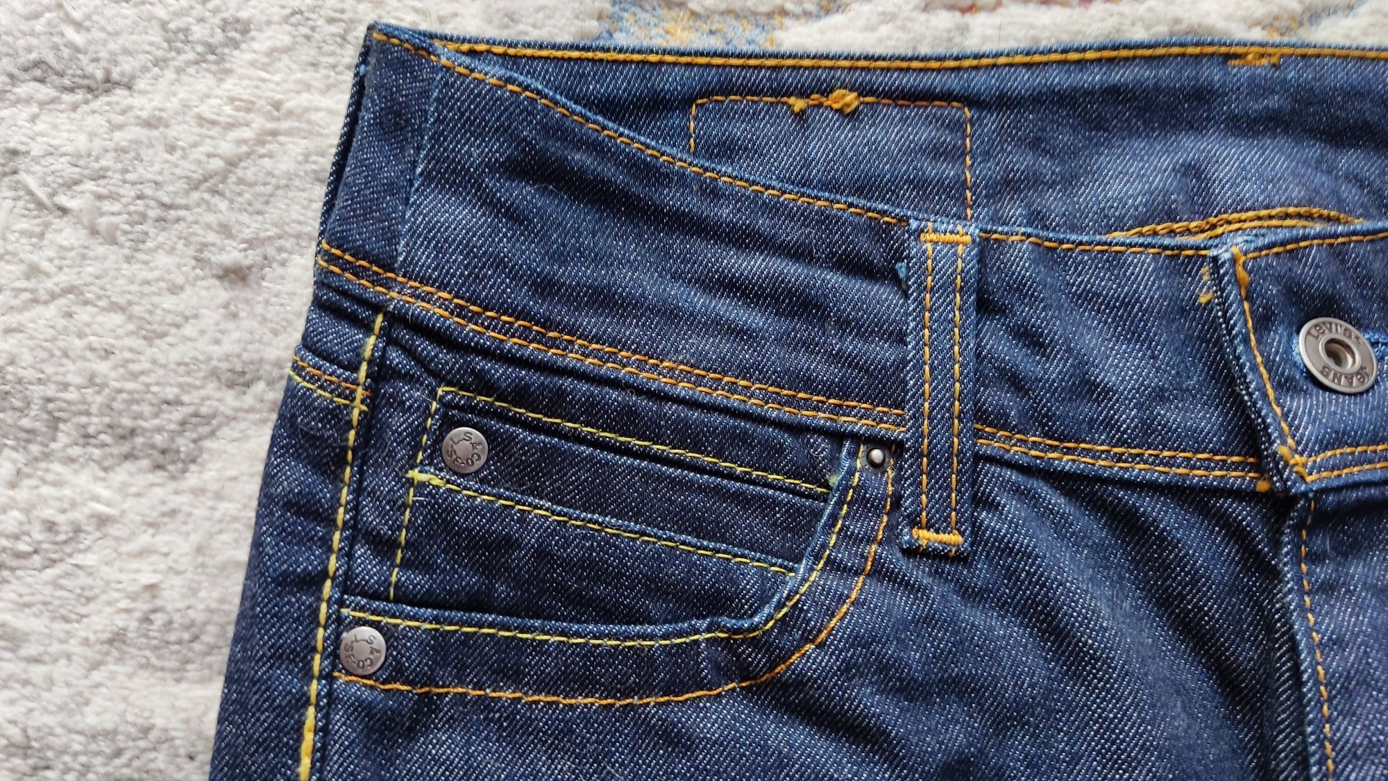 Piękne damskie Levi's y 3/4 długości Pas 76 cm ,stan idealny