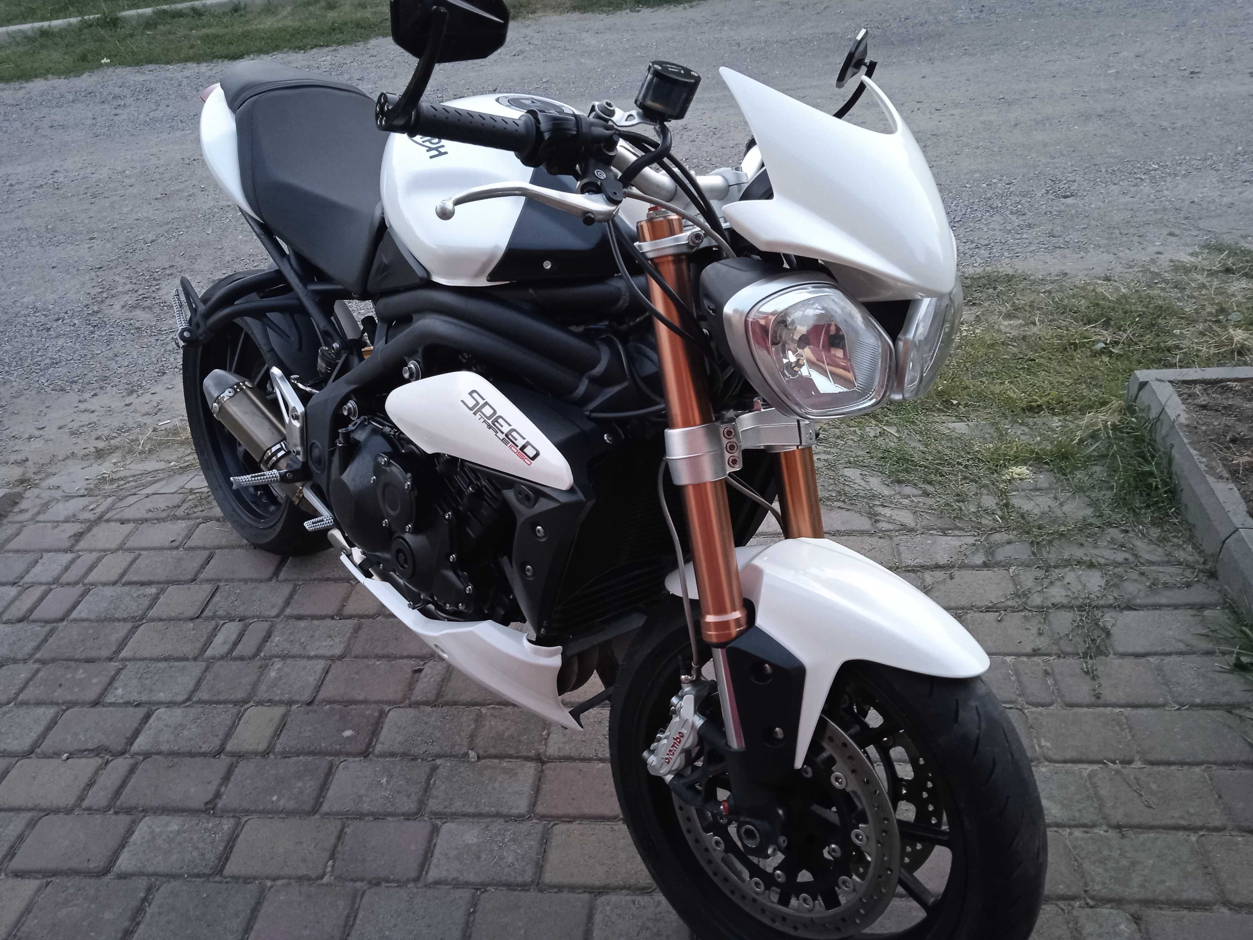 Продам Triumph Speed Triple 1050сс 2015 року