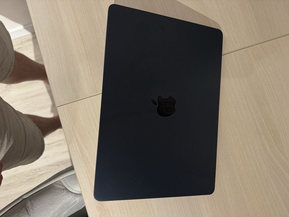 MacBook Air 13” M2 (2022) • 256GB SSD