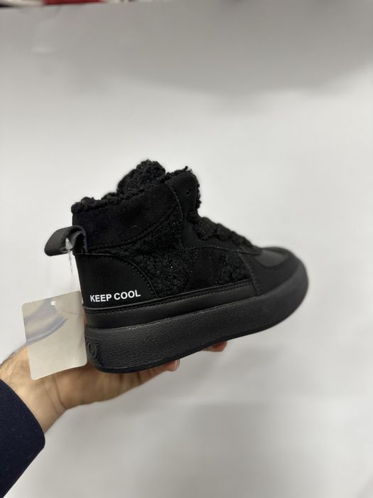 Черевики зимові на овчині 26-32, чорні ботинки на зиму дитячі сапожки