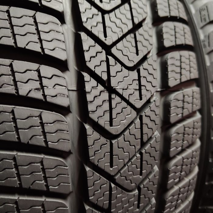 205/60/16 XL Sprzedam parę opon zimowych Pirelli