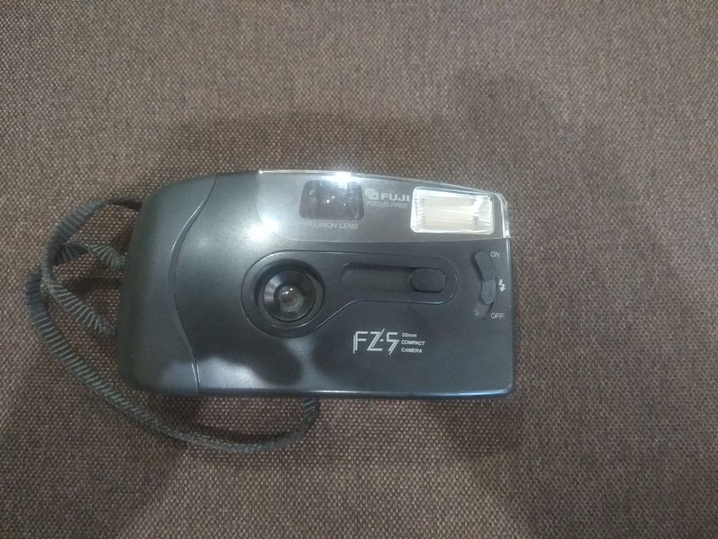 Старовинний фотоапарат FUJI FZ-5 35mm