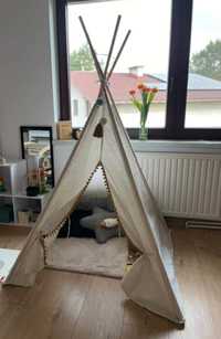 Namiot Tipi action rozłożony dziecko namiot piękny