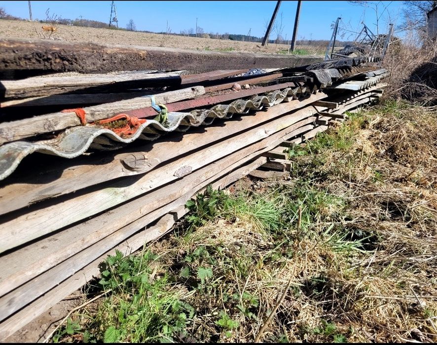 Deski widoczne na zdjęciu okolo 1m szescienny