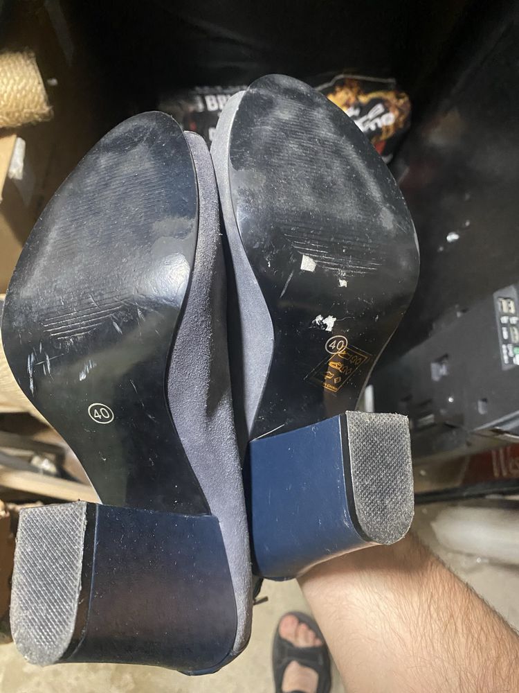 Buty na stupku szaro-niebieskie z odkrytym palcem Promod rozm. 40