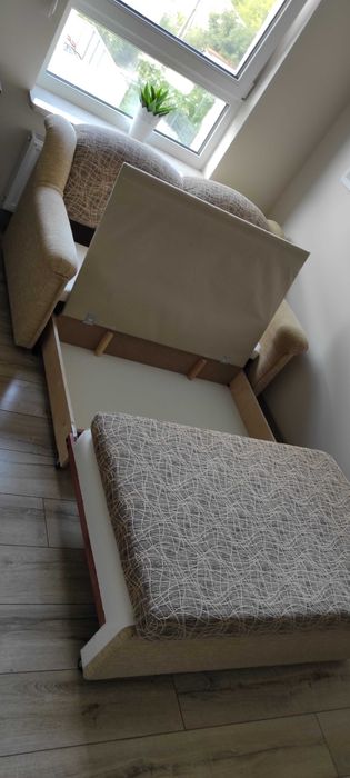 Mała sofa rozkładana.