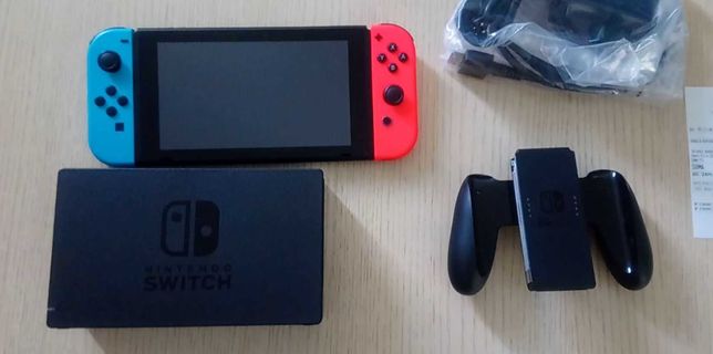 Nintendo Switch w idealnym stanie plus karta SD.