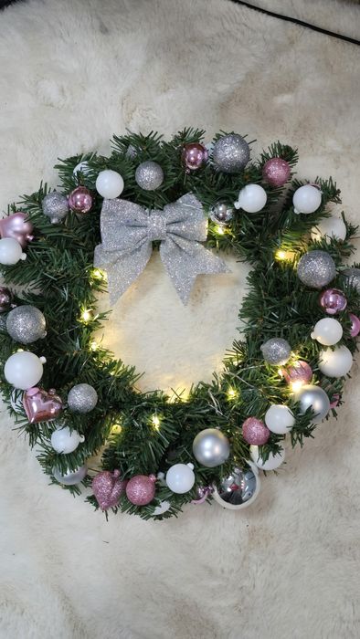 Wieniec różowo biało srebrny