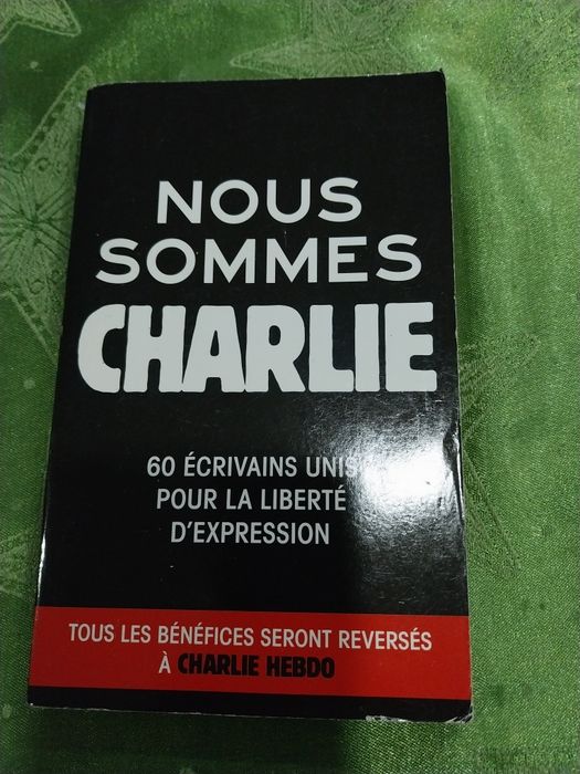 Nous sommes Charlie. Portes incluídos