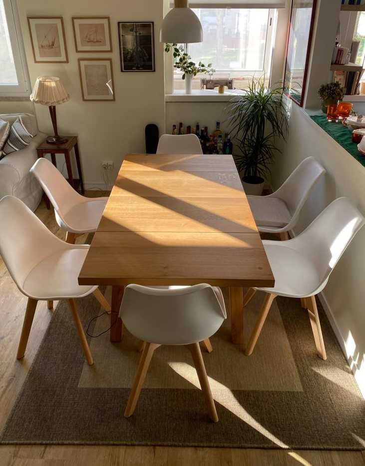 Mesa de jantar - madeira maciça (excelente estado)