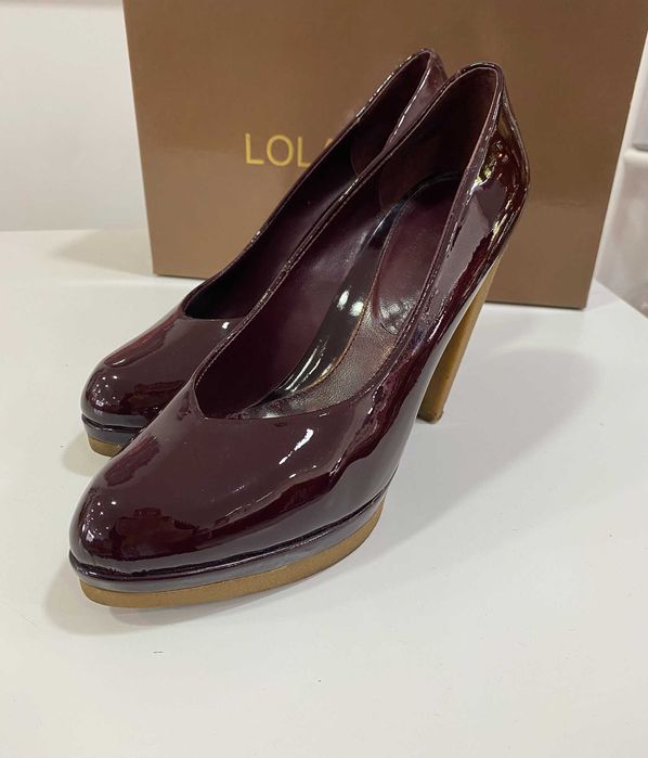 Sapatos de verniz Lola Cruz