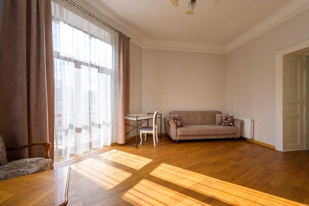 Оренда просторої 2к в історичному центрі.