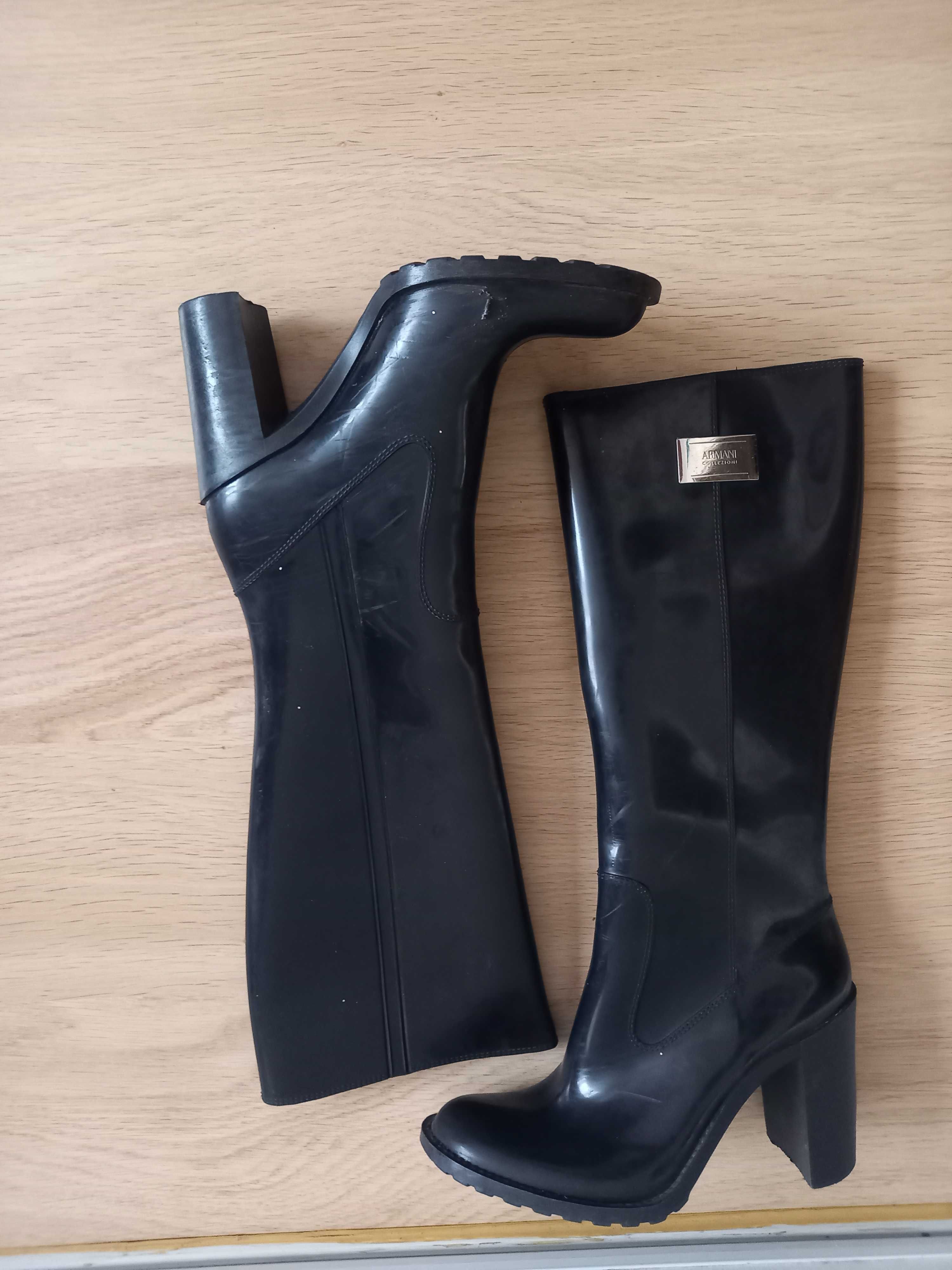 Czarne kalosze na obcasie Armani Collezioni 39