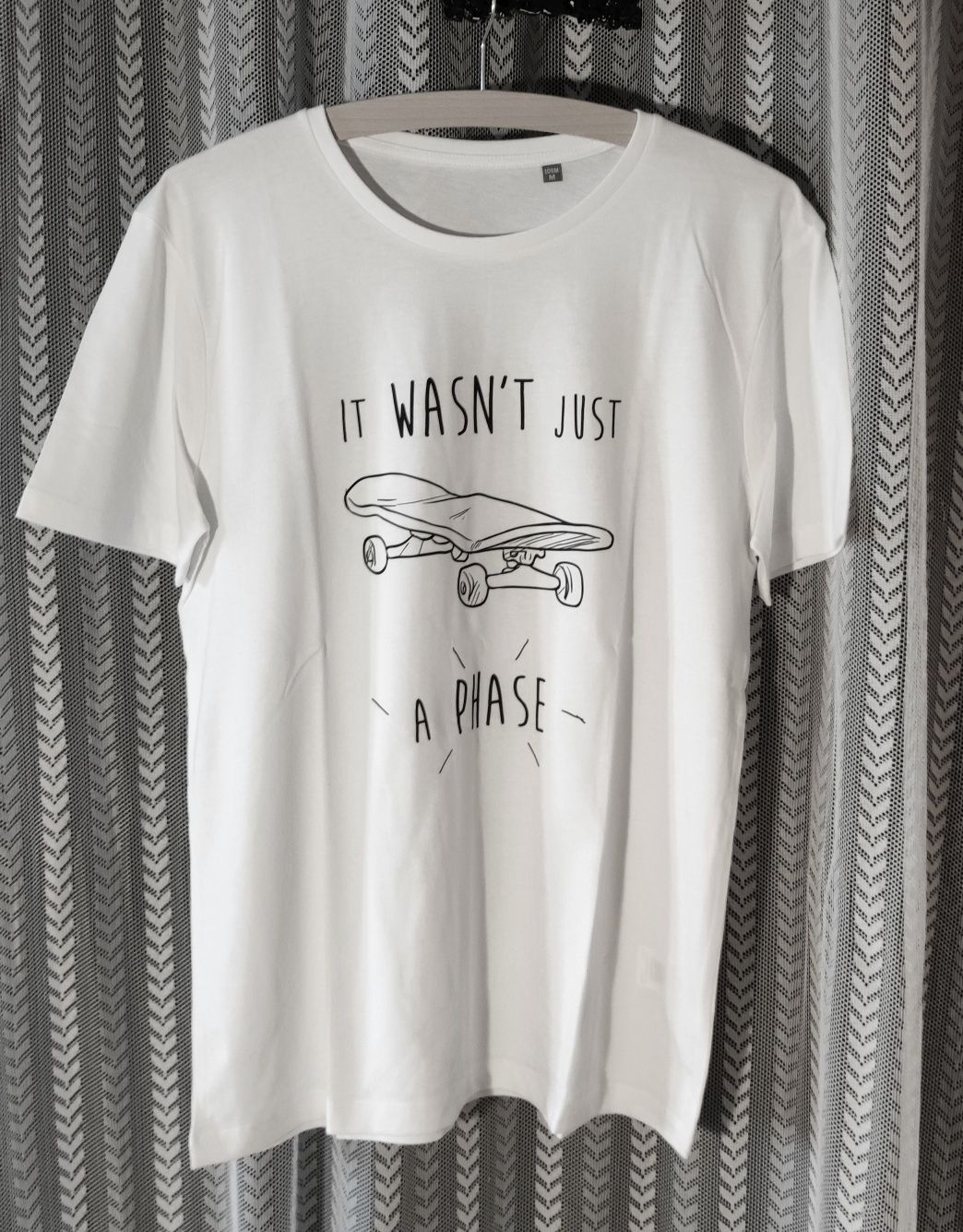 T-shirts "Não Era Apenas Uma Fase" brancas I