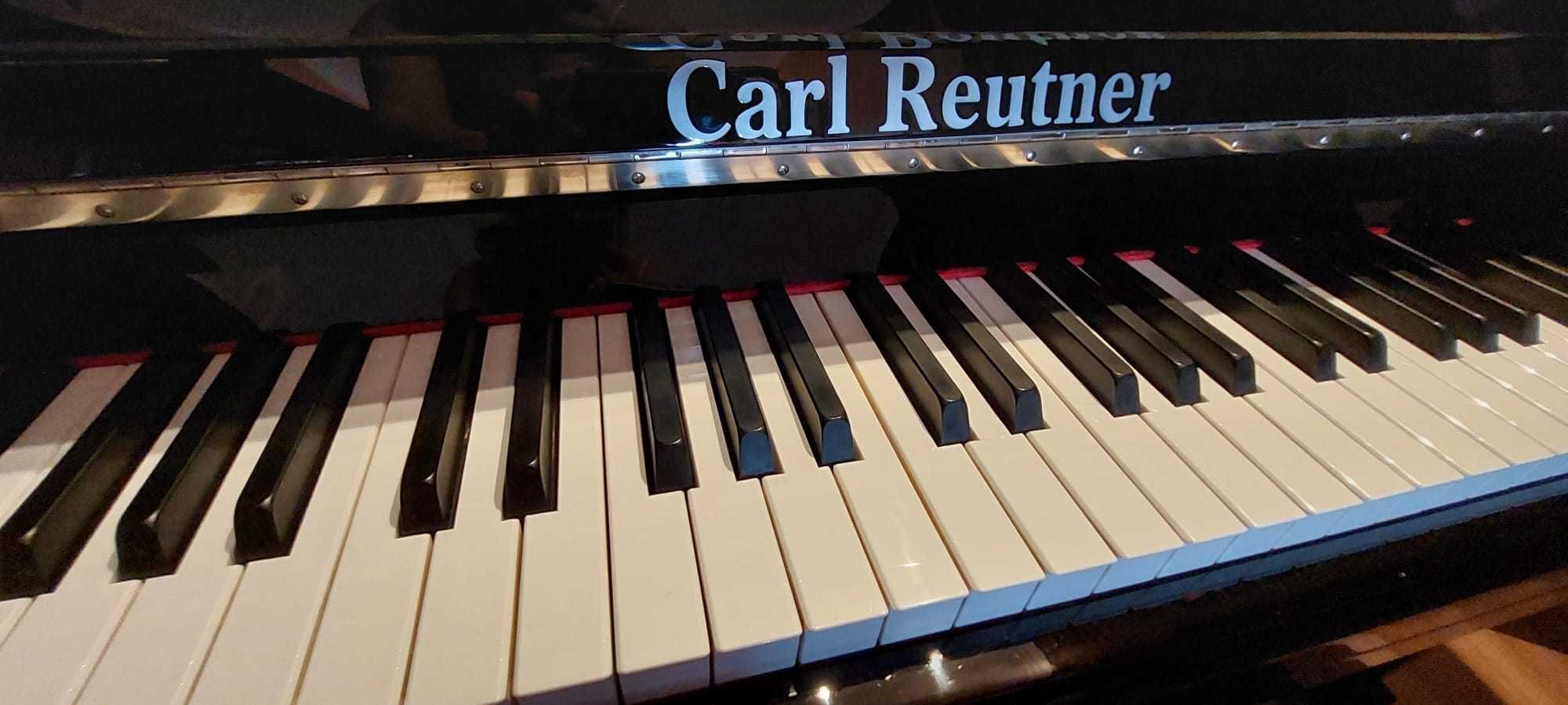 Vendo piano com  banco