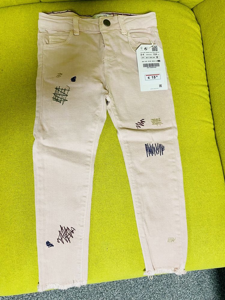 Spodnie firmowe Zara 104