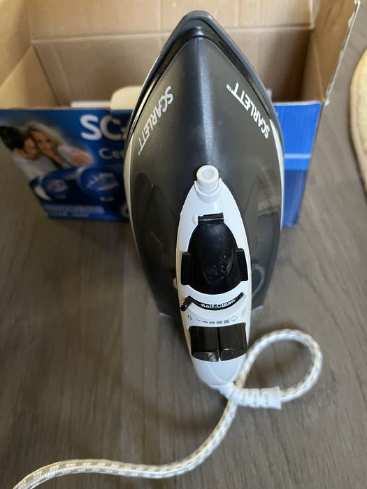 Маленька праска Scarlet нова