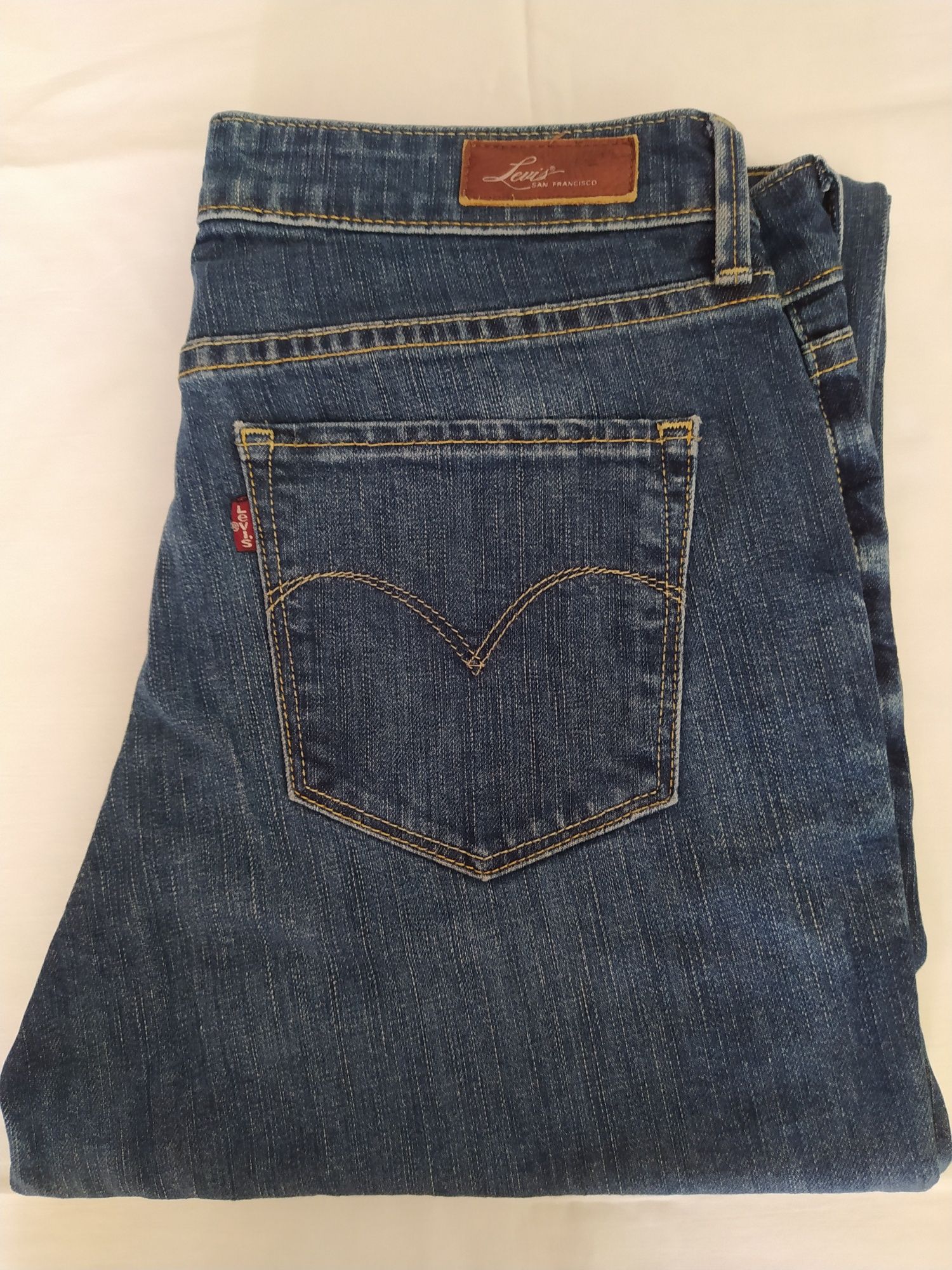 Женские джинсы Levis.30/30.