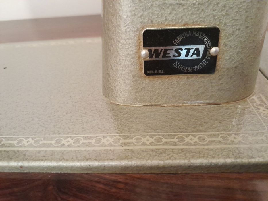 Maszyna do szycia Westa w szafce – retro, sprawna