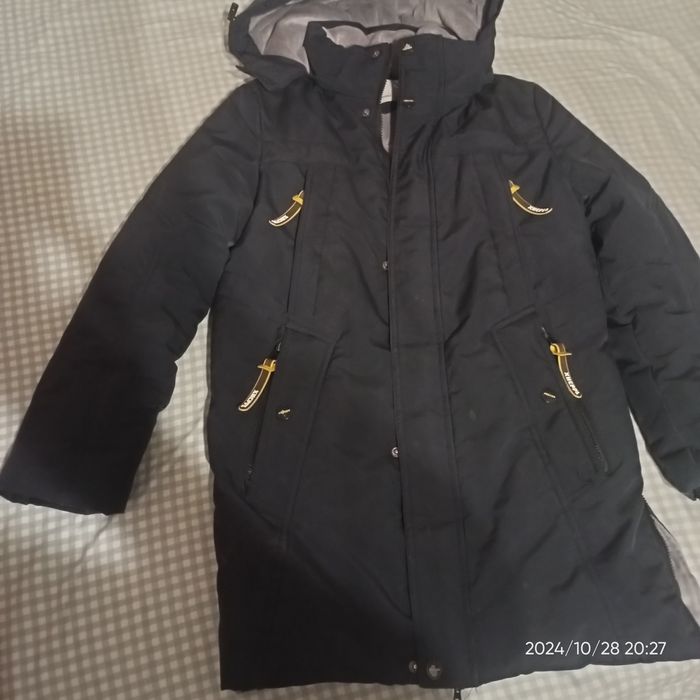 Продам зимову зимнююю  курточку