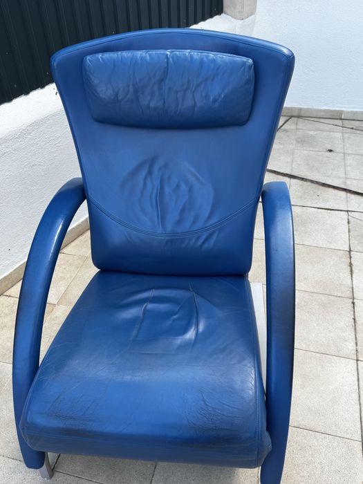 Cadeirão Rolf Benz – Design Alemão em Pele Azul