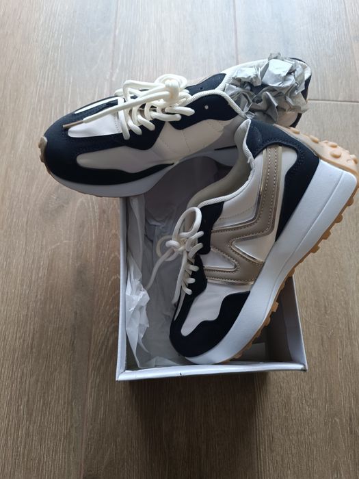 Sapatilhas novas (tam. 39)