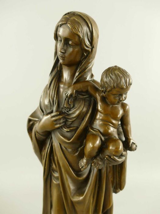 Matka Boska z Dzieciątkiem figura brązu rzeźba madonna
