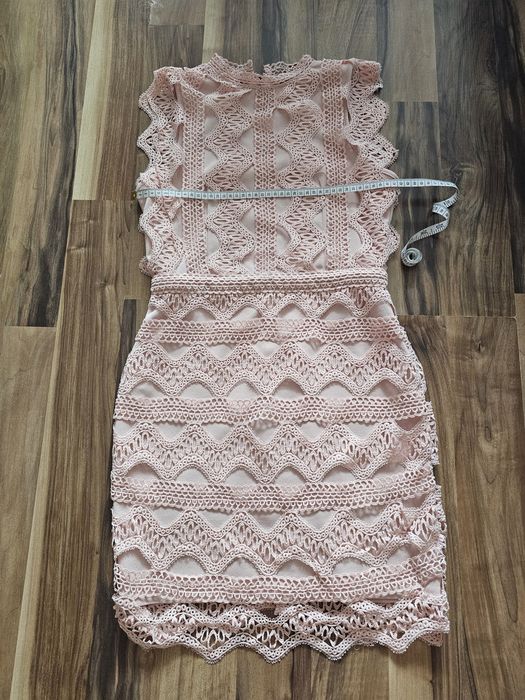 Sprzedam sukienkę koronkową