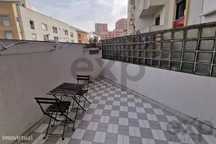 Apartamento T3 nas Laranjeiras com Garagem e Terraço