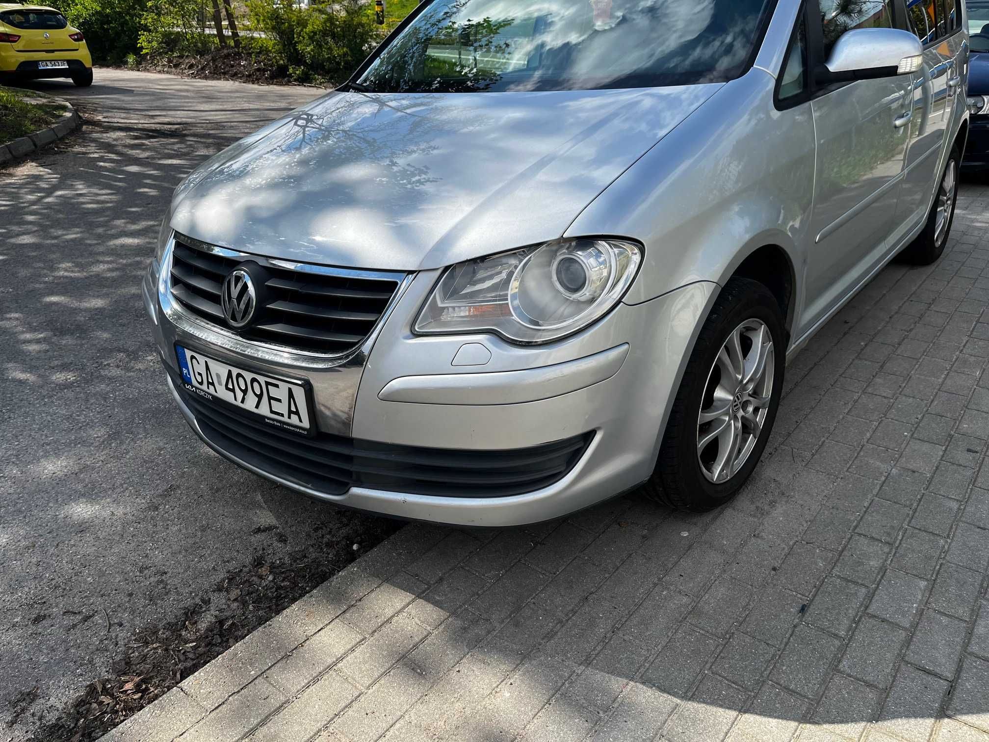 VW Touran 7-osobowy 1.6 benz