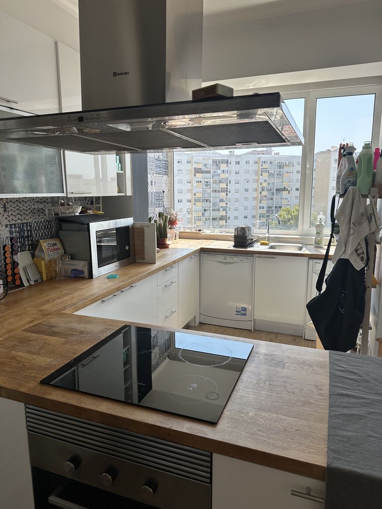 Aluga-se Quarto em Apartamento Acolhedor — Exclusivo para Rapariga