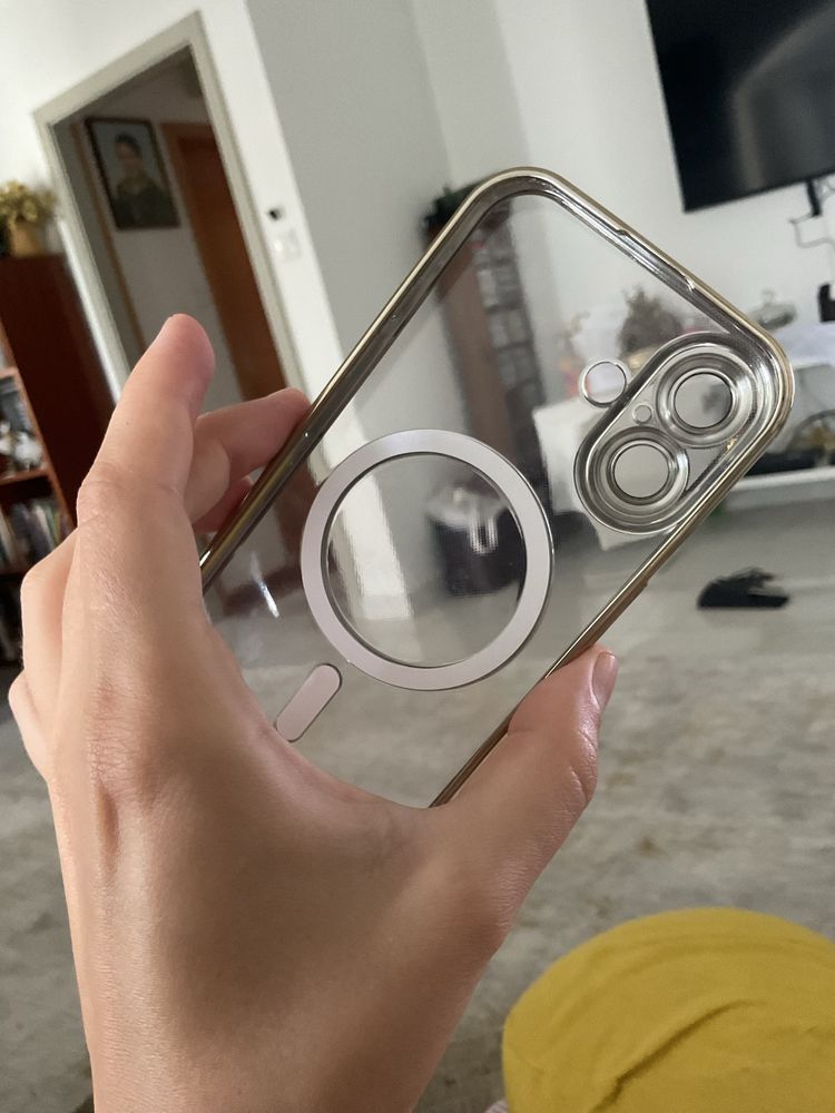 Capa dourada iphone 16