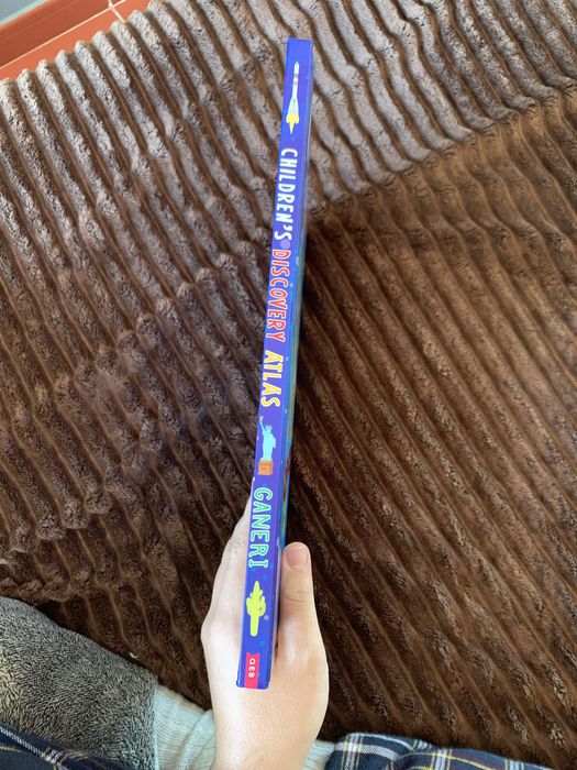 Children’s Discovery Atlas - Travel the whole world in one book!