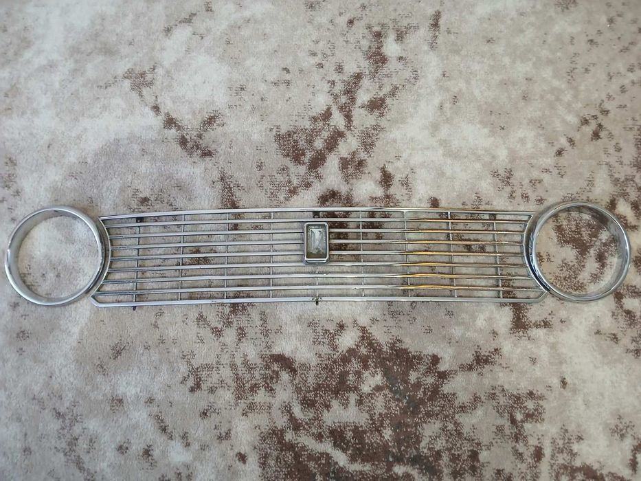 Продам решітку радіатора з ободками фар на ваз2101