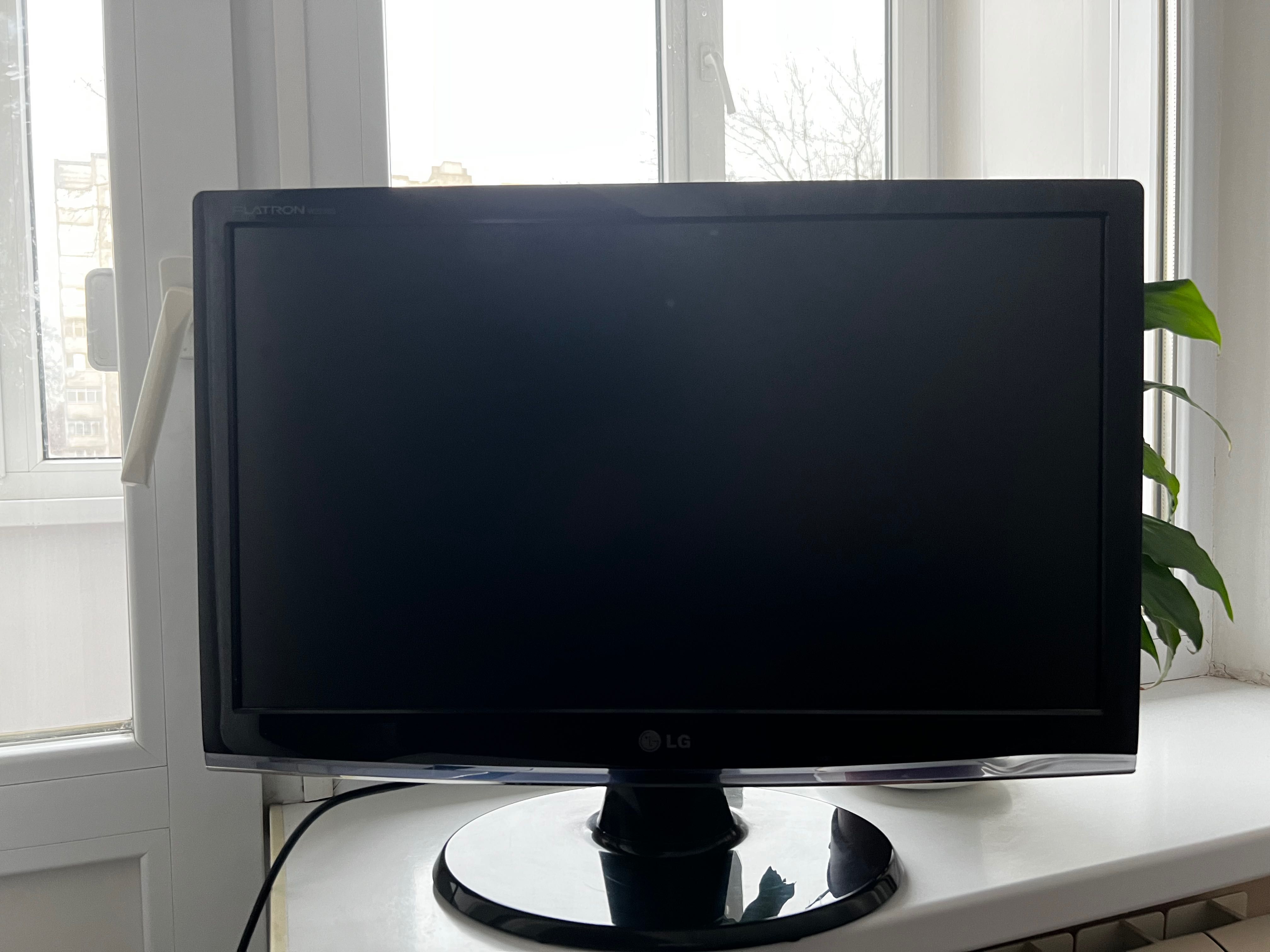 Монітор 22'' LG Flatron W2253V  б/у в гарному стані