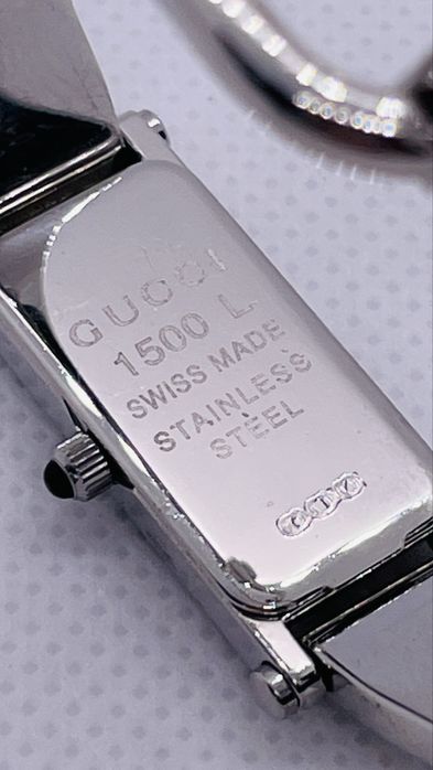 Женские часы Gucci 1500L Swiss Made — размер S