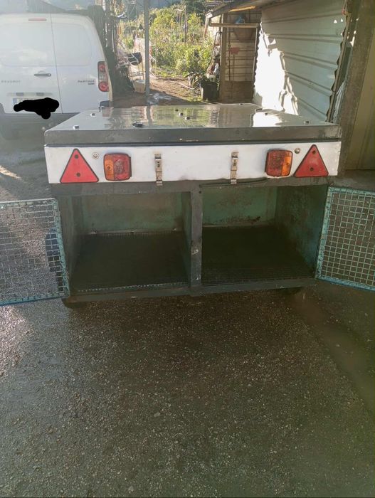 Reboque de caça em ótimo estado