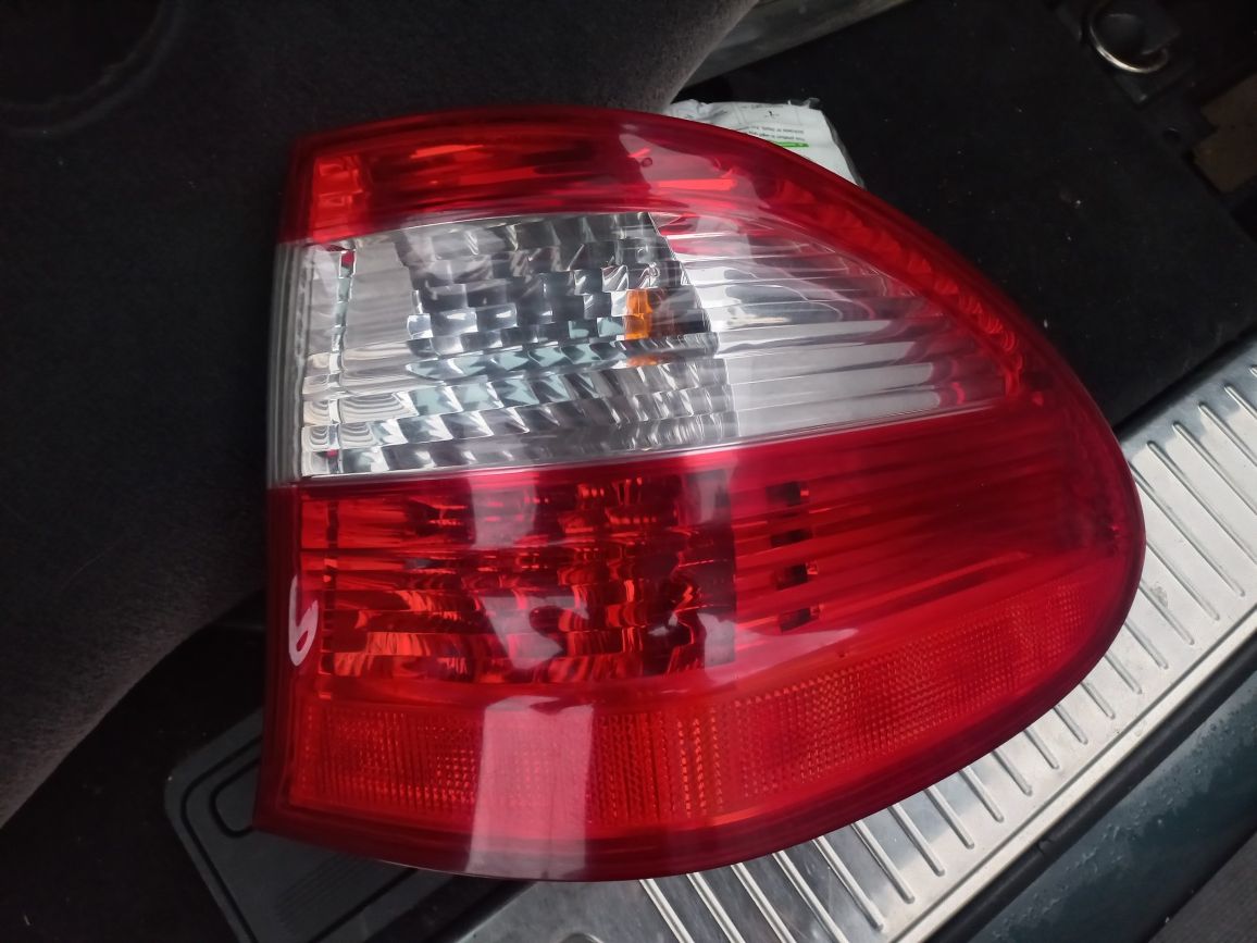 Lampa tylnia tył  prawa   mercedes w211 kombi avangarde przed lif