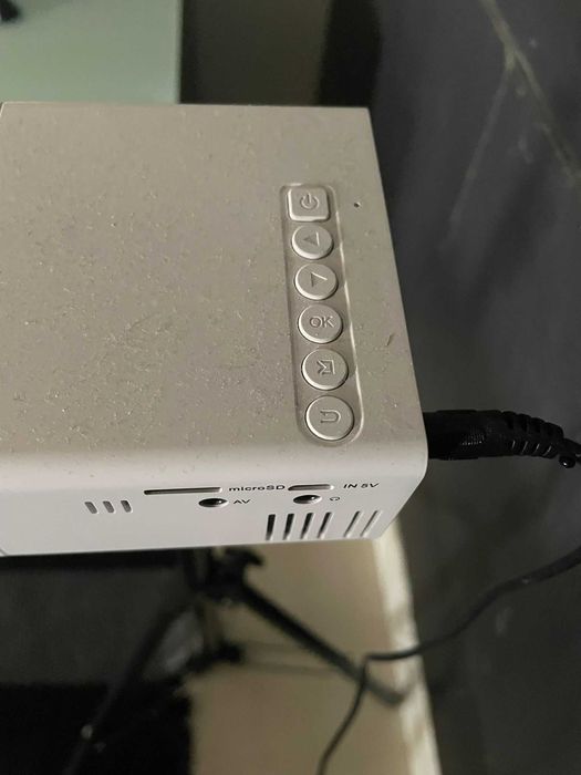 mini projetor com tripé