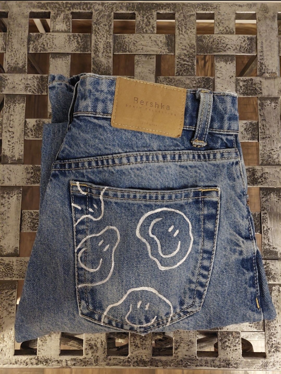 Jeansy custom Bershka