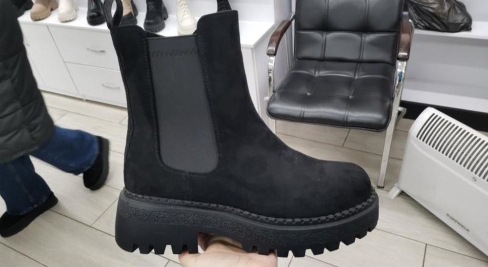 Жіночі зимові челсі молочного кольору черевики шкіра