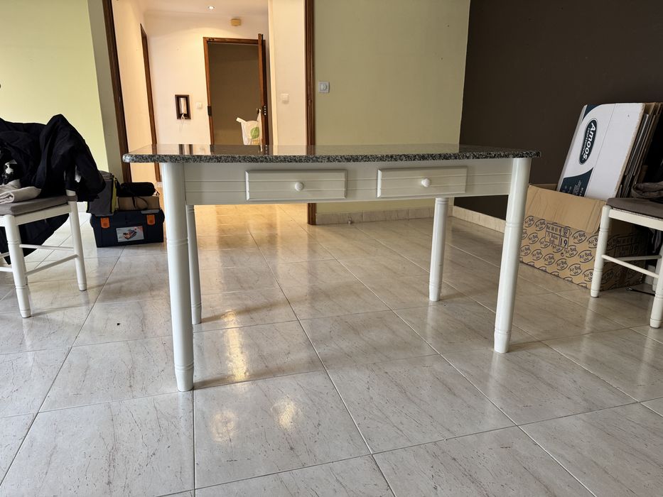 Conjunto Mesa e Cadeiras