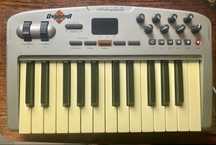 M Audio Oxygen 8 v2 midi controller
