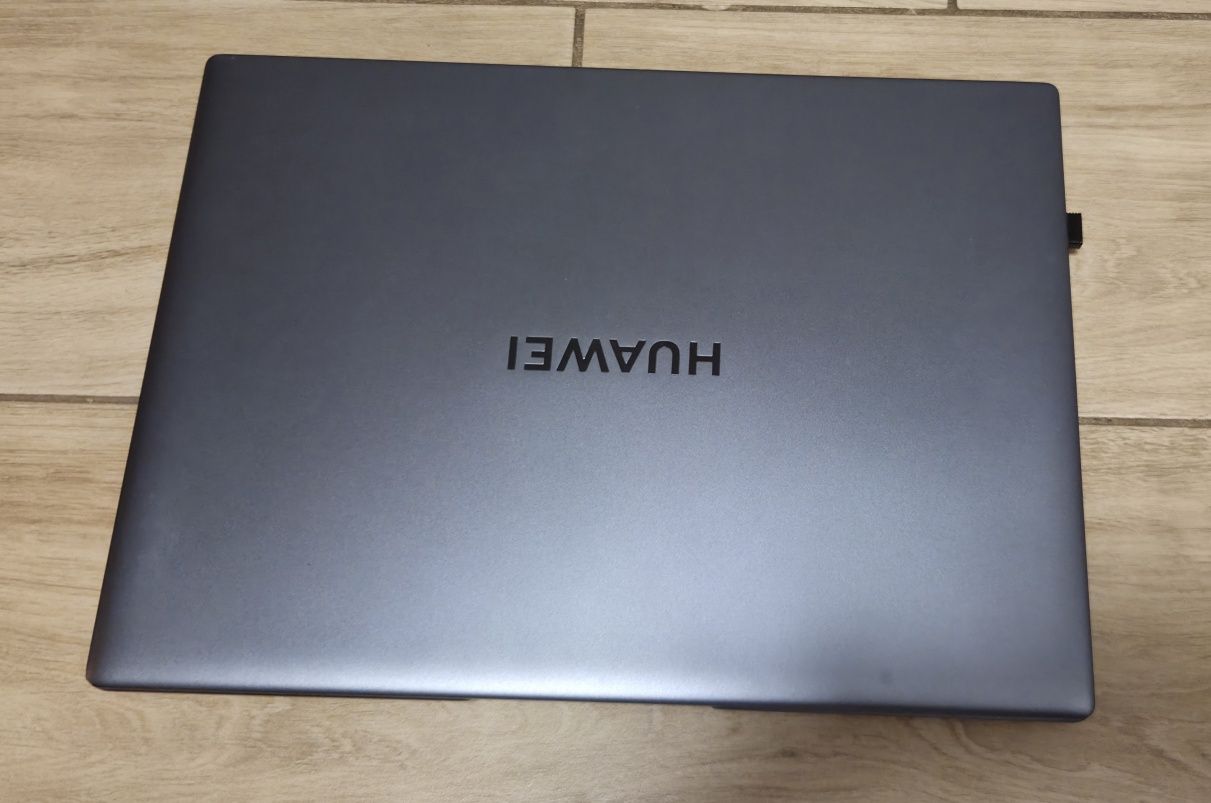 Huawei MateBook 16 – Ryzen 5 / 16 GB / 512 GB SSD