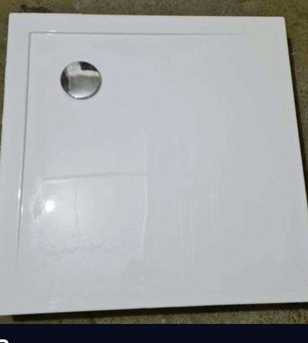 Kabiną prysznicową wolnostojąca zy brodzikiem i panele chudromasujacym