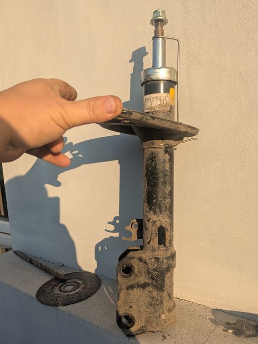 Задняя левая стойка camry 50 USA