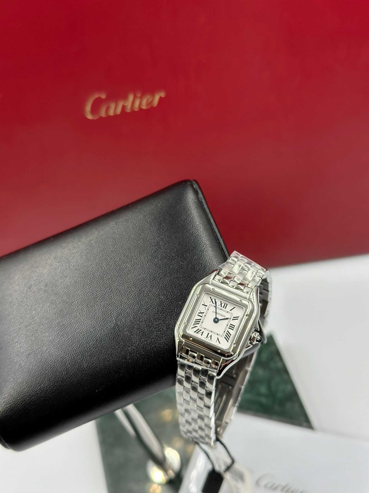 Cartier
Panthere de Cartier Small