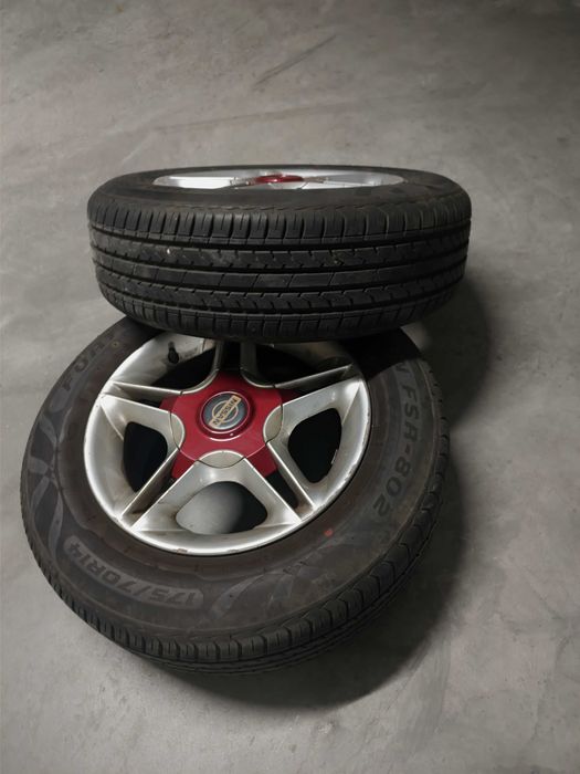 Jantes com pneus novos Nissan Primera/ Almería/ Micra, Sunny