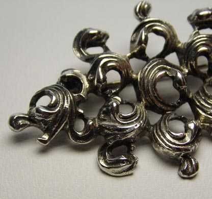 Srebrna broszka ciekawy wzór sygn. B.A.S (Blachian Antik Schmuck)