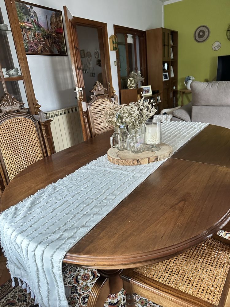 Conjunto Mesa de Jantar e 4 cadeiras